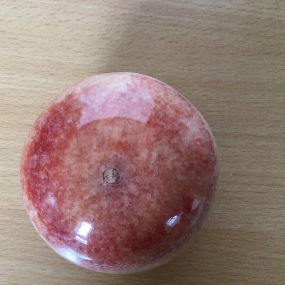 Beautiful pink stripe stone apple figurine paperweight pink red 445g - Picture 5 of 7